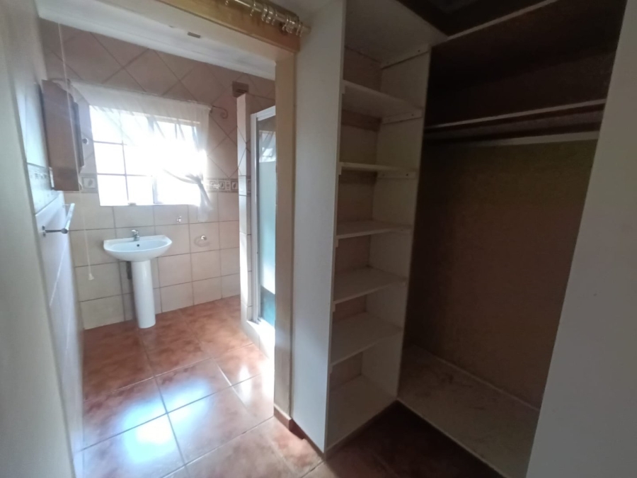 To Let Commercial Property for Rent in Haakdoornlaagte AH Gauteng