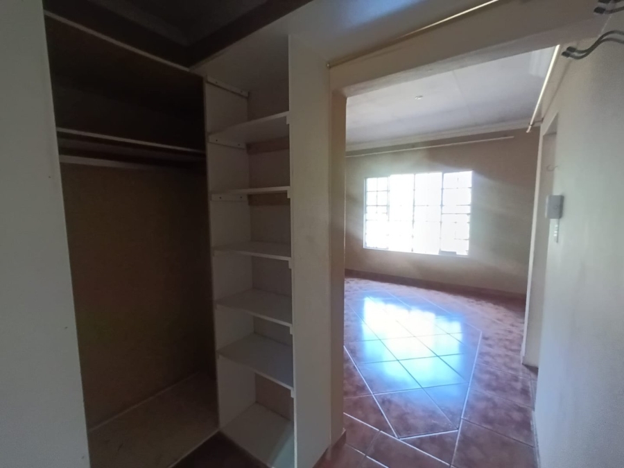 To Let Commercial Property for Rent in Haakdoornlaagte AH Gauteng