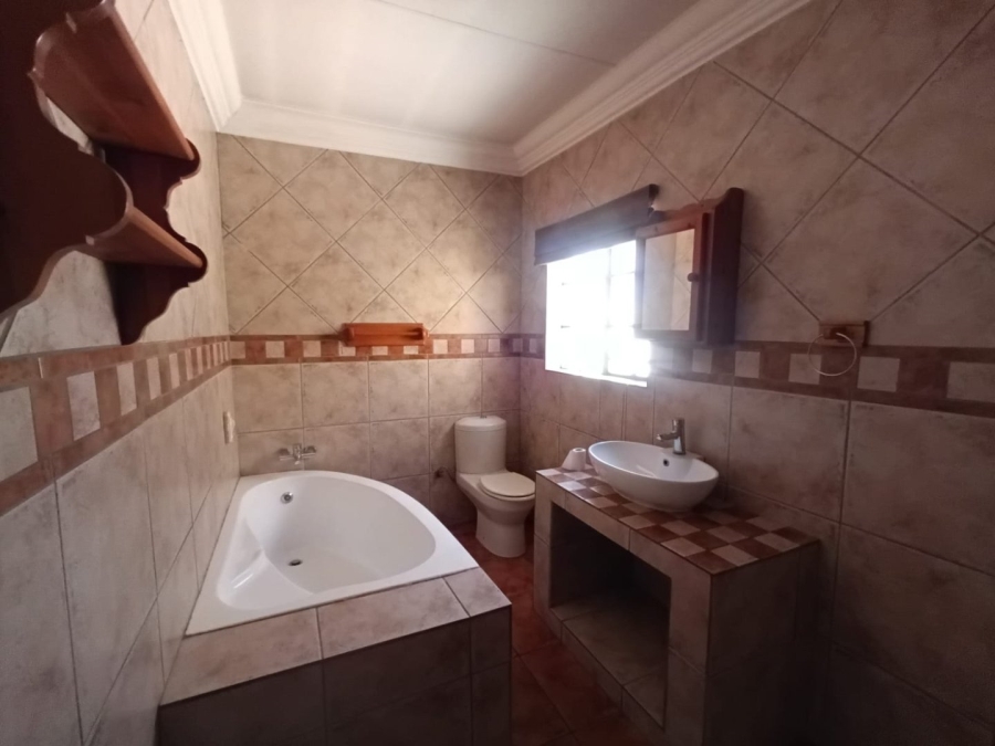 To Let Commercial Property for Rent in Haakdoornlaagte AH Gauteng