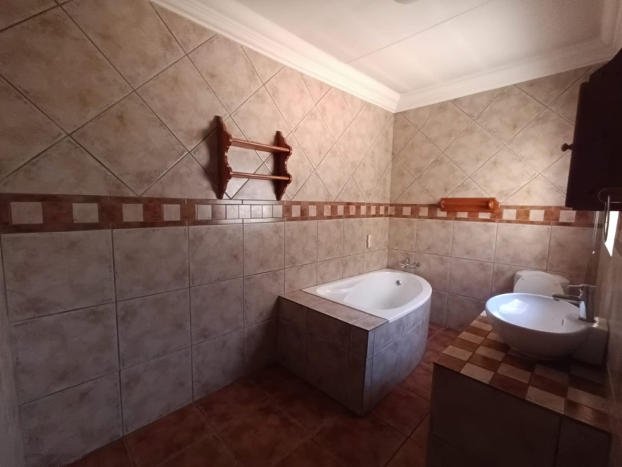 To Let Commercial Property for Rent in Haakdoornlaagte AH Gauteng