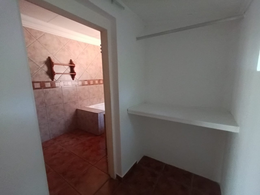 To Let Commercial Property for Rent in Haakdoornlaagte AH Gauteng