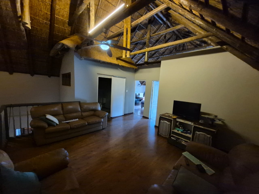 To Let 3 Bedroom Property for Rent in Zwavelpoort Gauteng