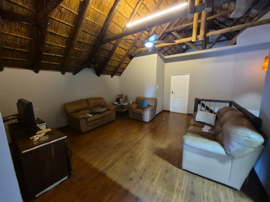 To Let 3 Bedroom Property for Rent in Zwavelpoort Gauteng