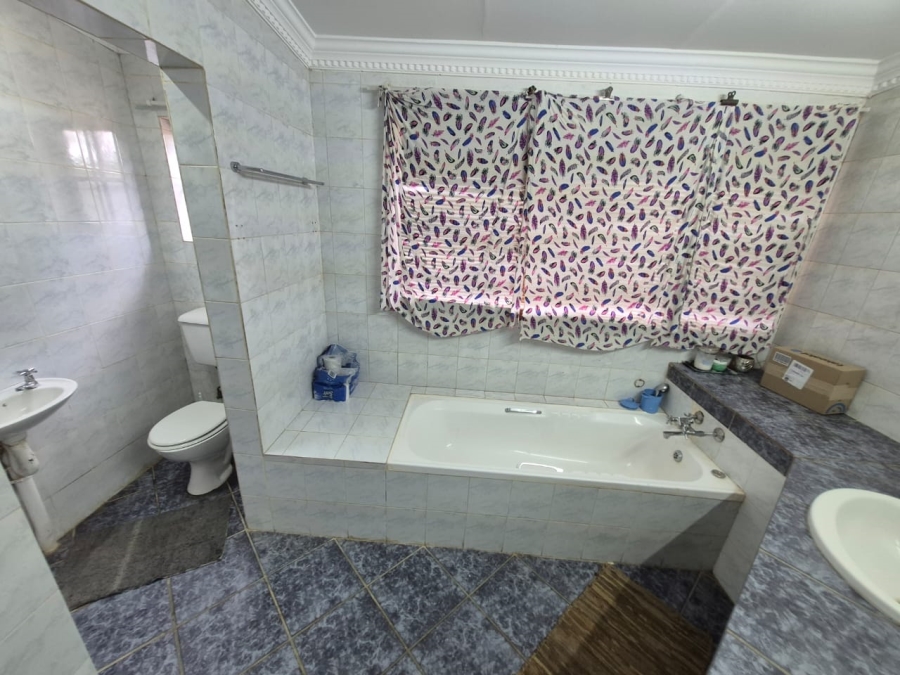 To Let 3 Bedroom Property for Rent in Zwavelpoort Gauteng