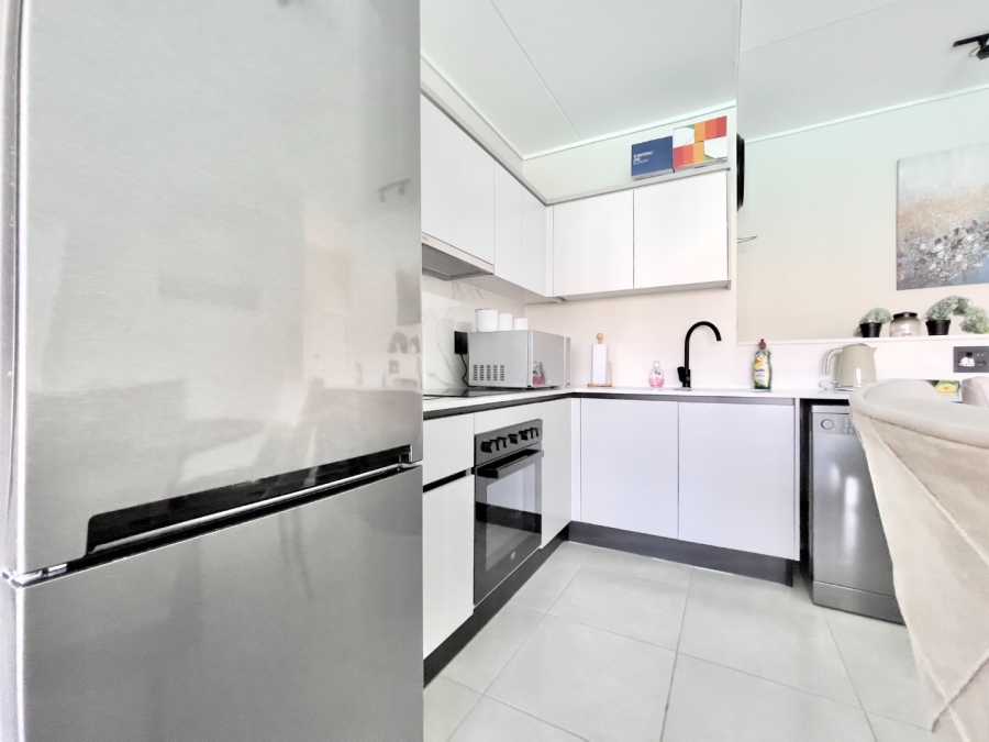 To Let 2 Bedroom Property for Rent in Waterfall Gauteng