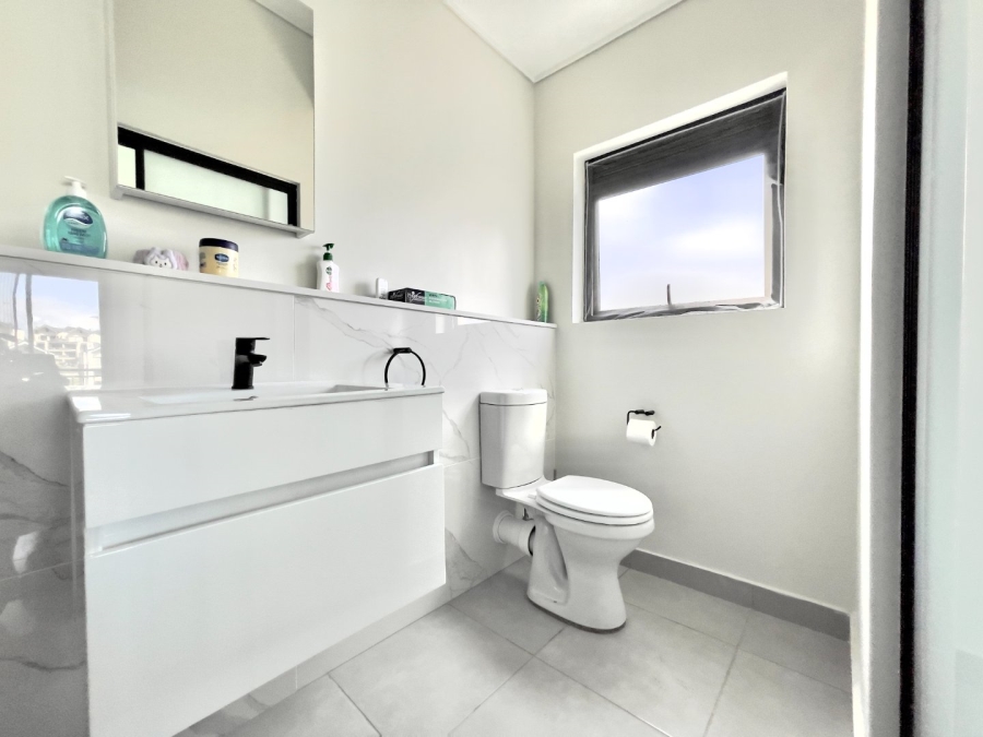 To Let 2 Bedroom Property for Rent in Waterfall Gauteng