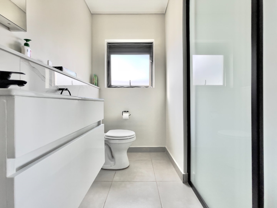 To Let 2 Bedroom Property for Rent in Waterfall Gauteng