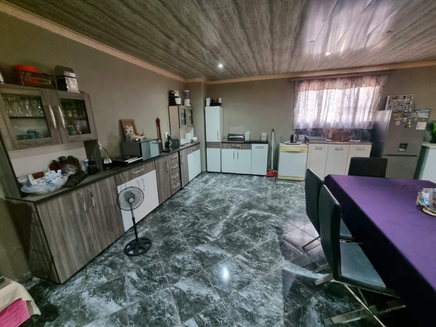 To Let 4 Bedroom Property for Rent in Vaaloewer Gauteng
