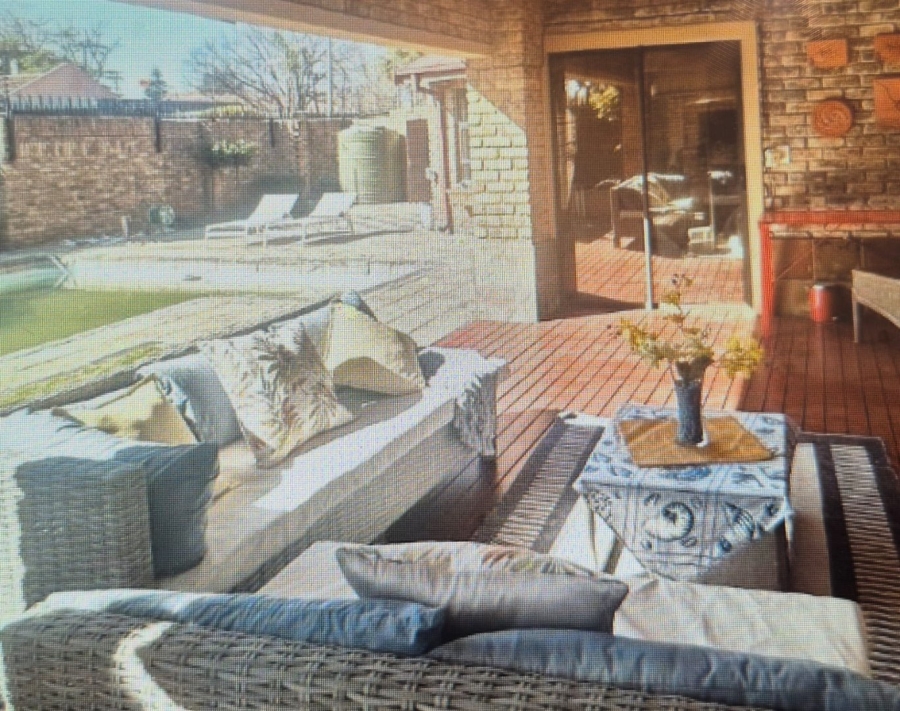 5 Bedroom Property for Sale in Constantia Kloof Gauteng