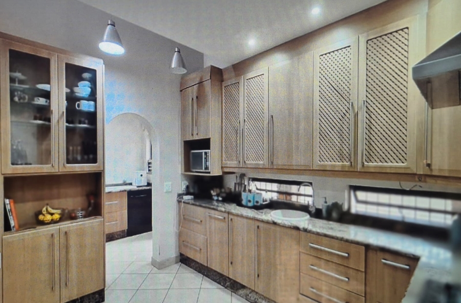 5 Bedroom Property for Sale in Constantia Kloof Gauteng