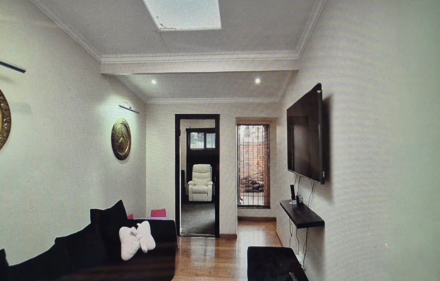5 Bedroom Property for Sale in Constantia Kloof Gauteng