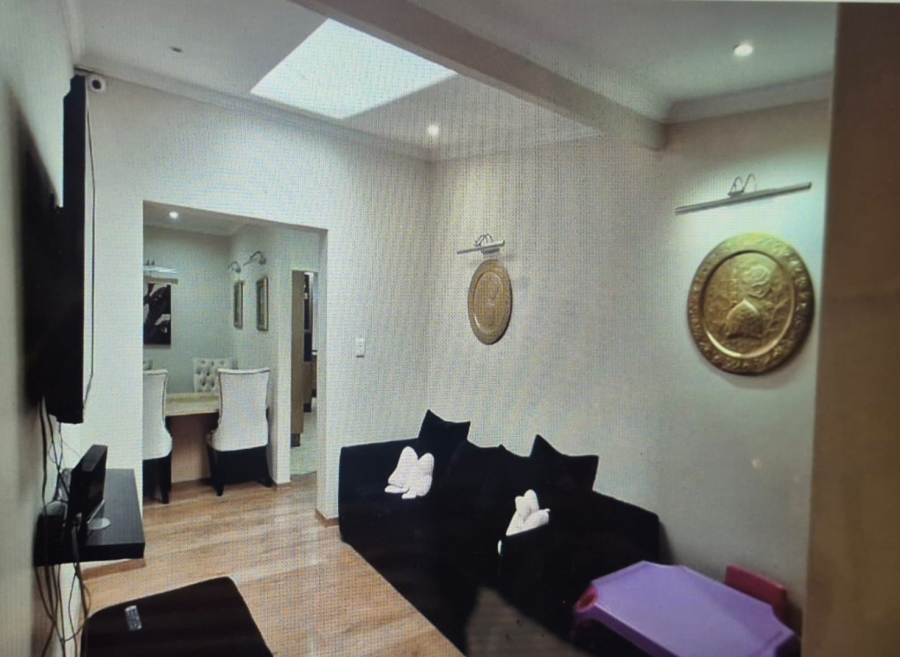5 Bedroom Property for Sale in Constantia Kloof Gauteng