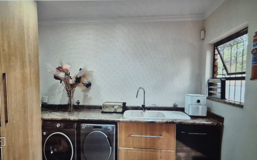5 Bedroom Property for Sale in Constantia Kloof Gauteng