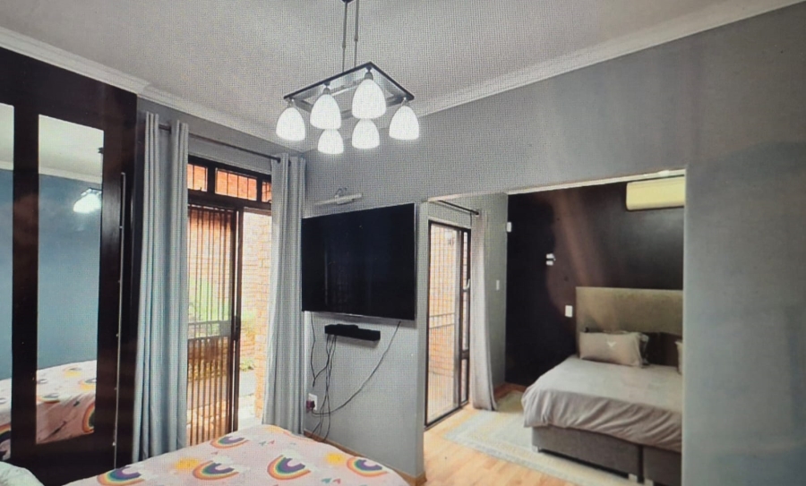 5 Bedroom Property for Sale in Constantia Kloof Gauteng
