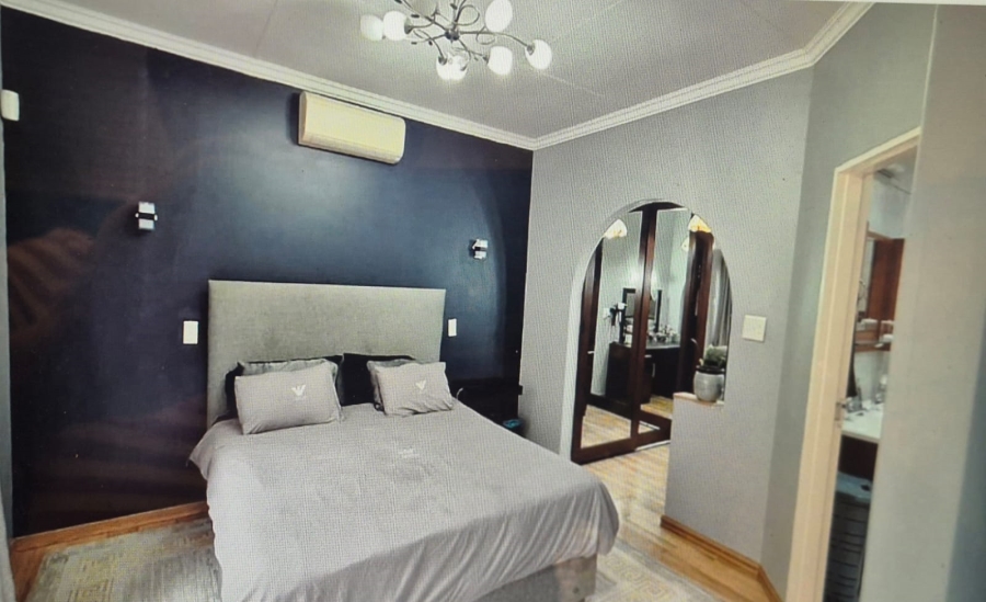 5 Bedroom Property for Sale in Constantia Kloof Gauteng