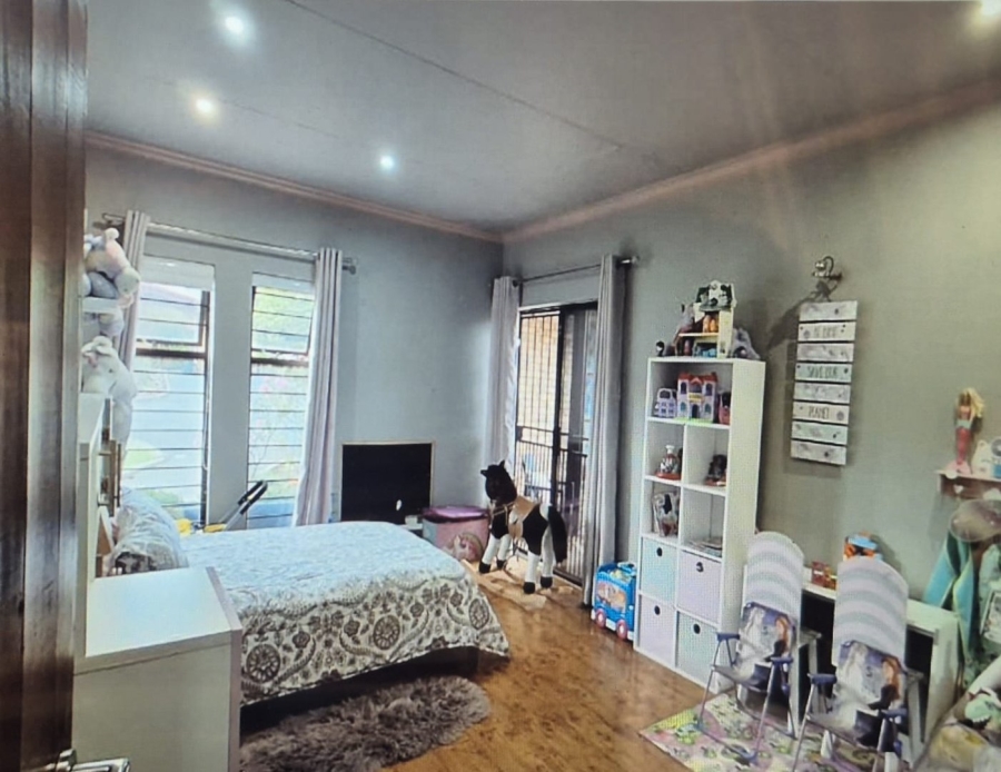 5 Bedroom Property for Sale in Constantia Kloof Gauteng
