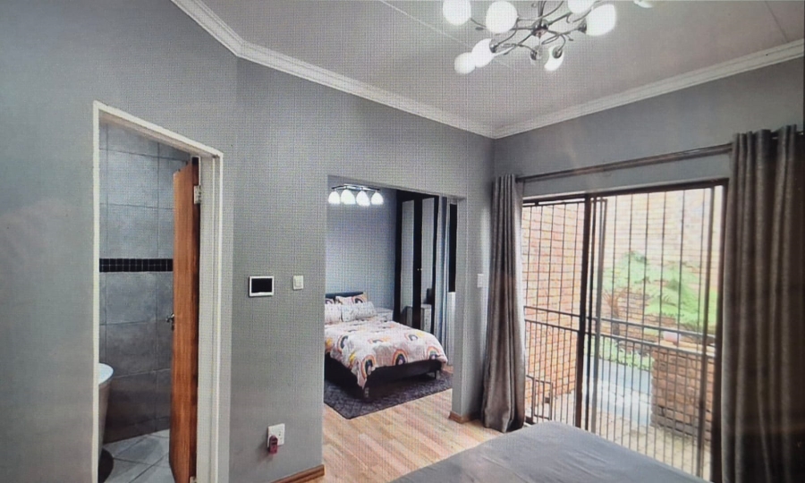 5 Bedroom Property for Sale in Constantia Kloof Gauteng