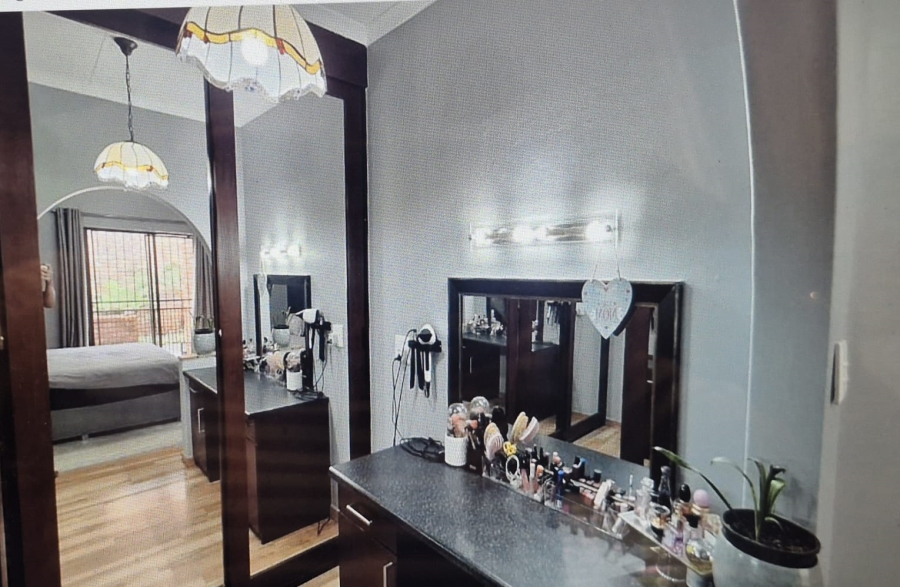 5 Bedroom Property for Sale in Constantia Kloof Gauteng