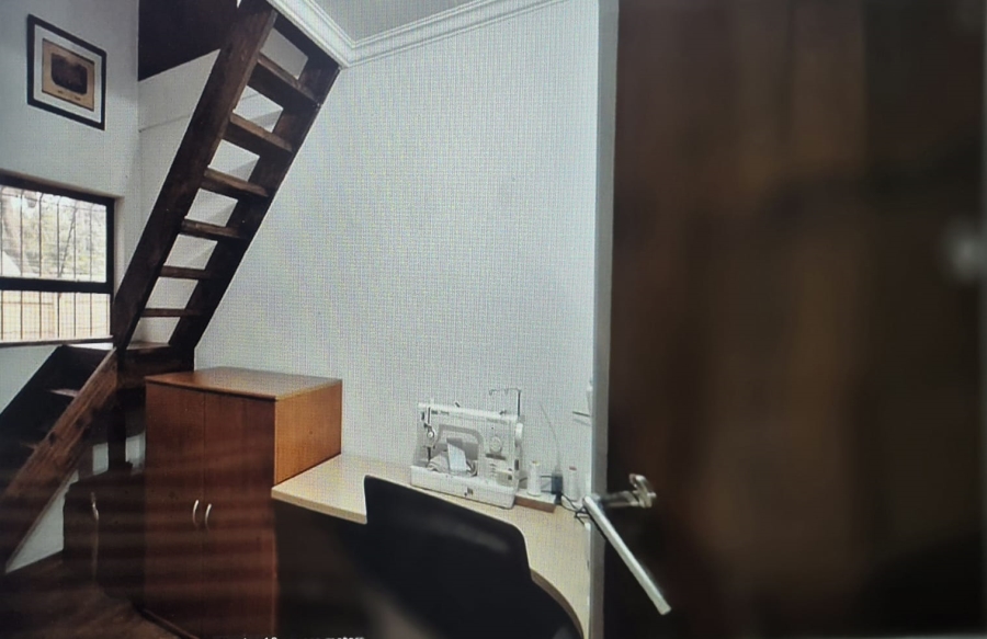 5 Bedroom Property for Sale in Constantia Kloof Gauteng