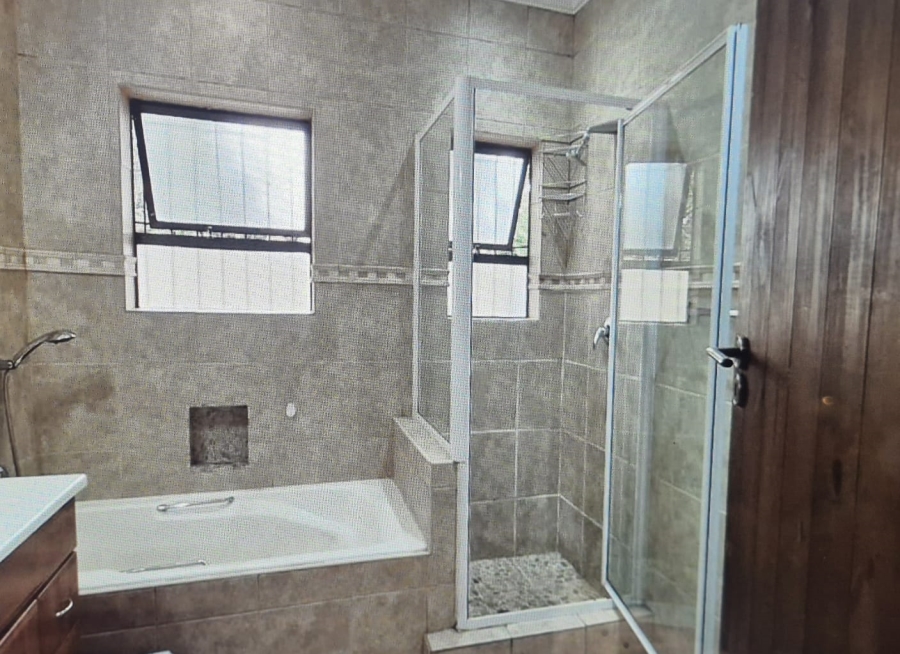 5 Bedroom Property for Sale in Constantia Kloof Gauteng