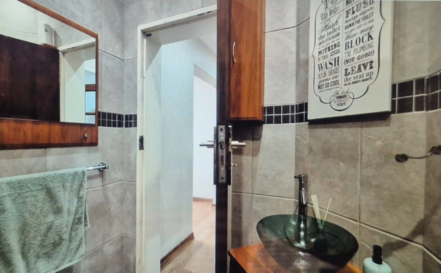 5 Bedroom Property for Sale in Constantia Kloof Gauteng