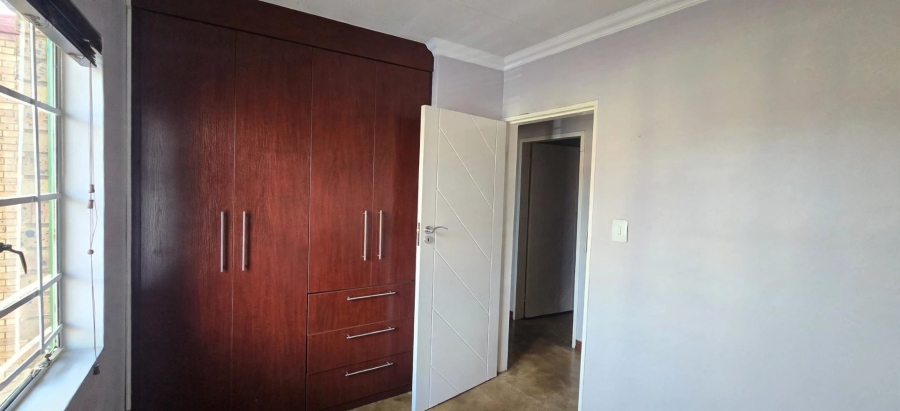 3 Bedroom Property for Sale in Die Hoewes Gauteng