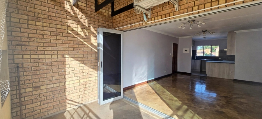 3 Bedroom Property for Sale in Die Hoewes Gauteng