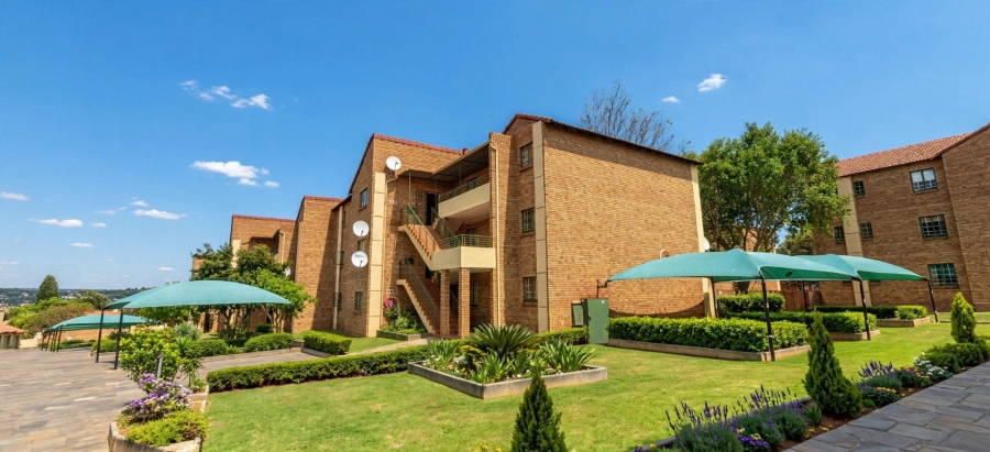 3 Bedroom Property for Sale in Die Hoewes Gauteng