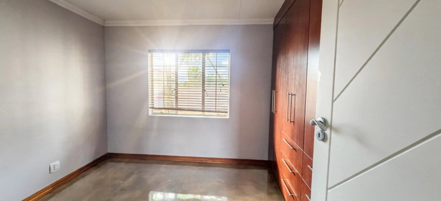 3 Bedroom Property for Sale in Die Hoewes Gauteng