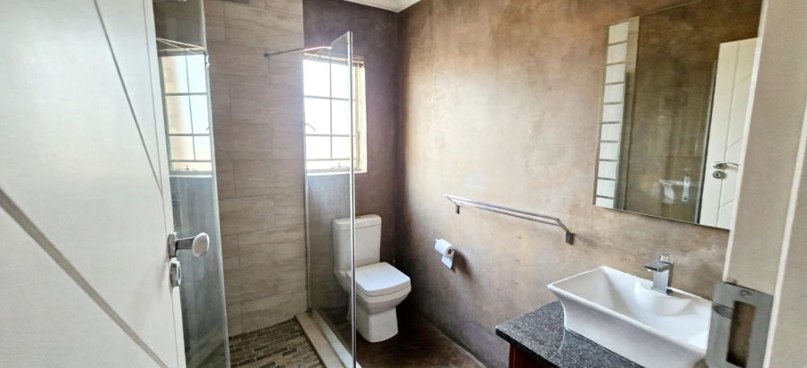 3 Bedroom Property for Sale in Die Hoewes Gauteng