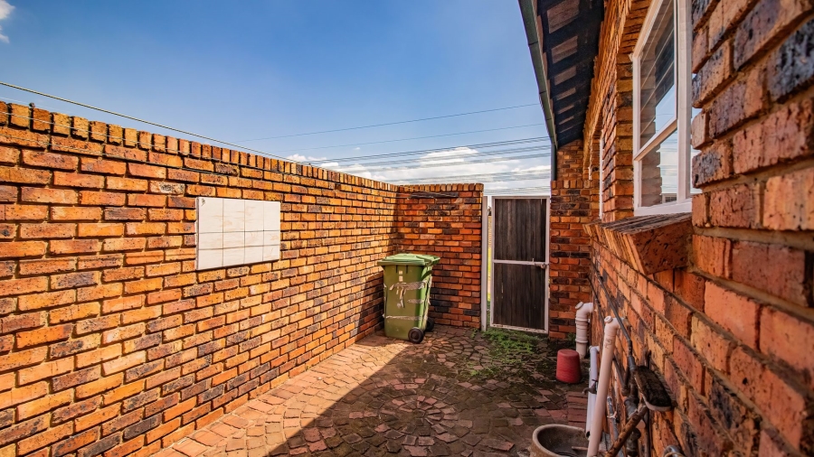 2 Bedroom Property for Sale in Mayberry Park Gauteng