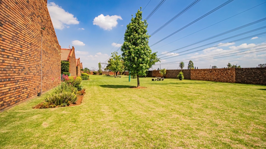 2 Bedroom Property for Sale in Mayberry Park Gauteng