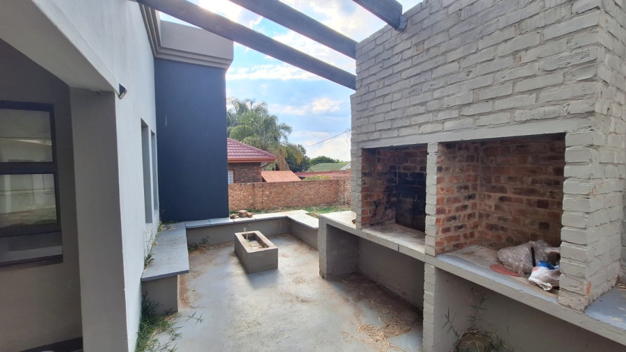 5 Bedroom Property for Sale in Montana Park Gauteng