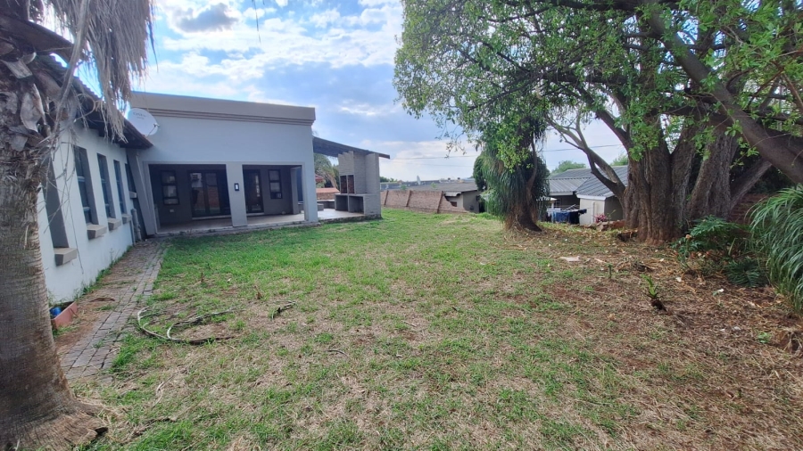 5 Bedroom Property for Sale in Montana Park Gauteng