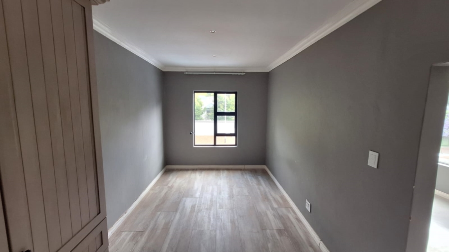 5 Bedroom Property for Sale in Montana Park Gauteng