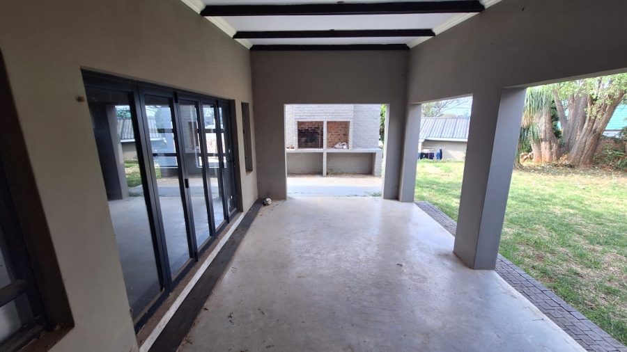 5 Bedroom Property for Sale in Montana Park Gauteng