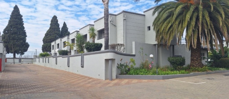 3 Bedroom Property for Sale in Oakdene Gauteng