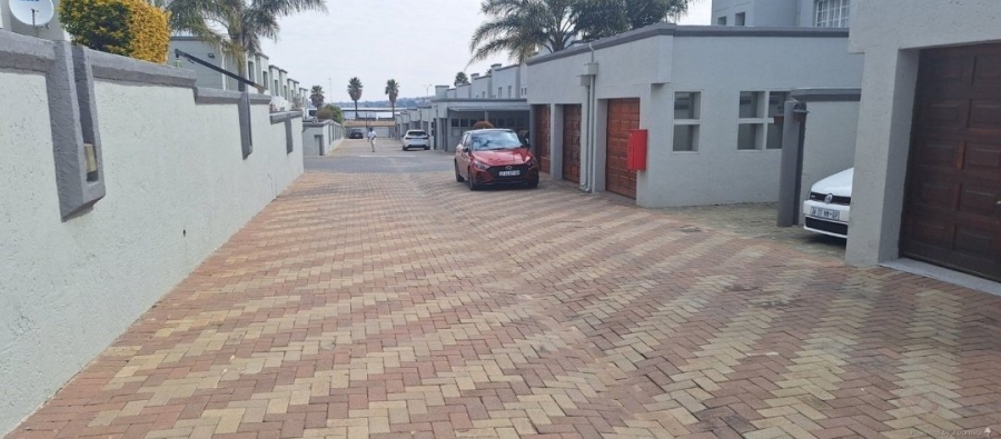 3 Bedroom Property for Sale in Oakdene Gauteng