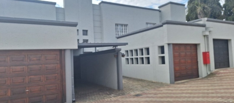 3 Bedroom Property for Sale in Oakdene Gauteng