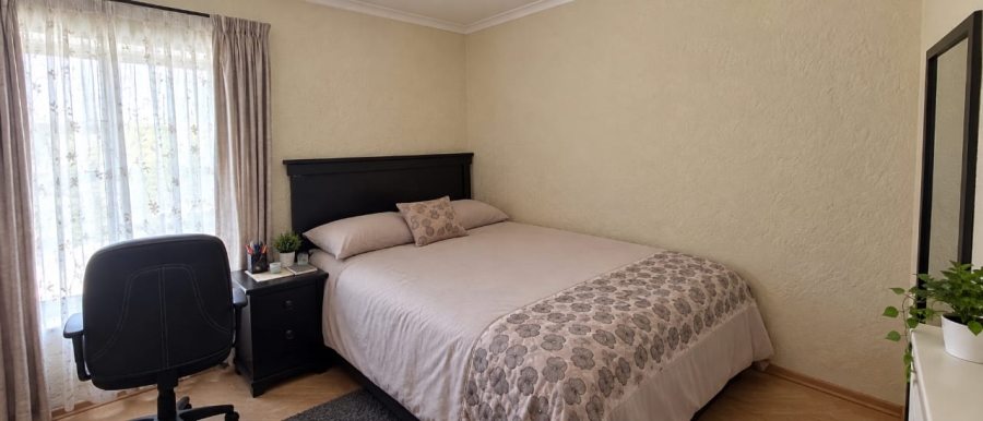 3 Bedroom Property for Sale in Oakdene Gauteng