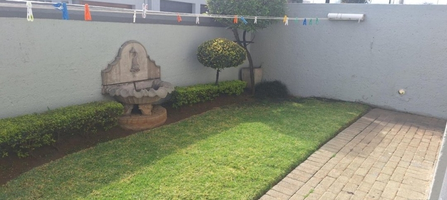 3 Bedroom Property for Sale in Oakdene Gauteng