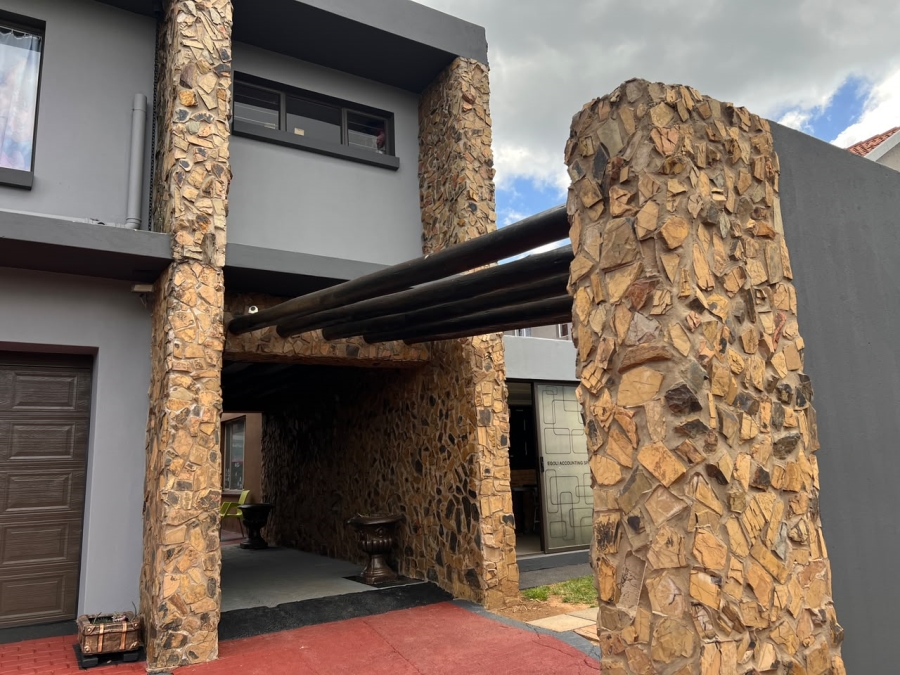 3 Bedroom Property for Sale in Brackendowns Gauteng