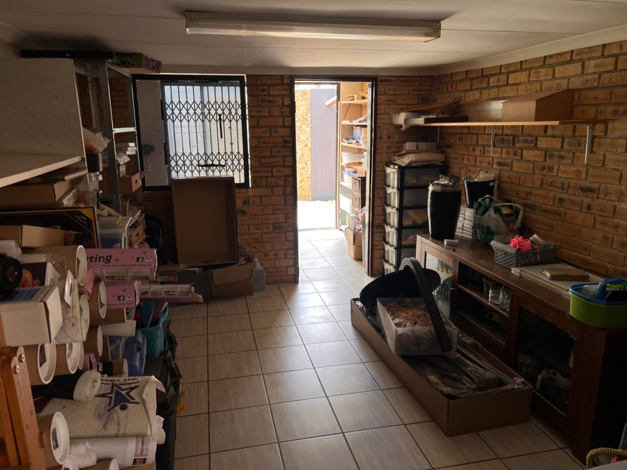 3 Bedroom Property for Sale in Brackendowns Gauteng