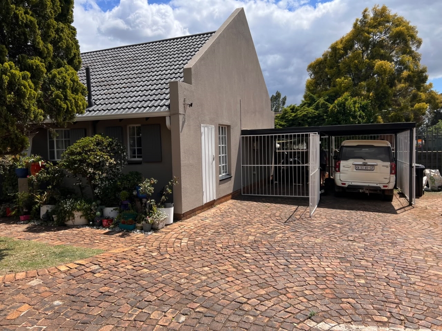 2 Bedroom Property for Sale in Albertsdal Gauteng