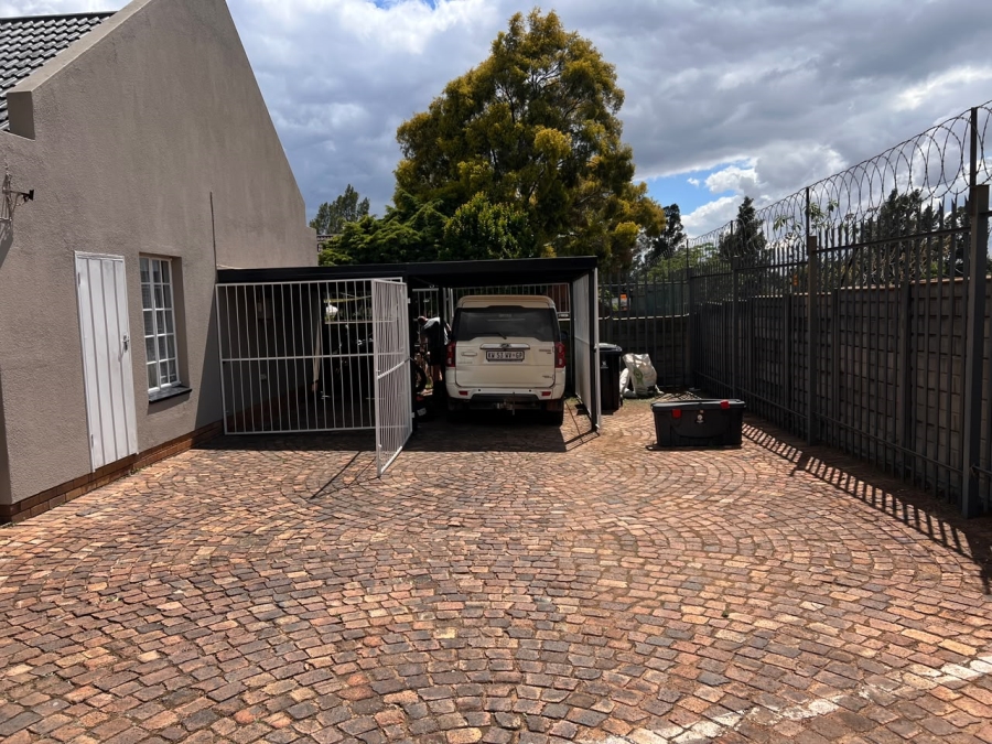 2 Bedroom Property for Sale in Albertsdal Gauteng