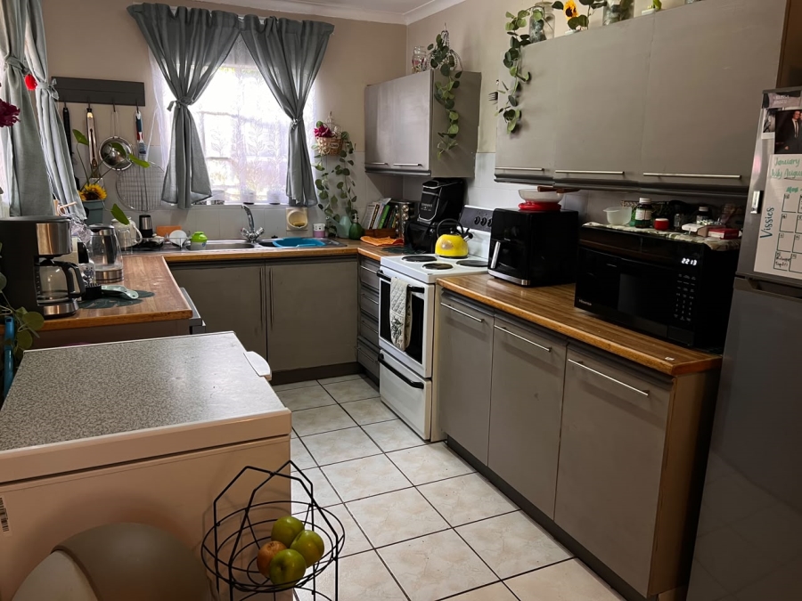 2 Bedroom Property for Sale in Albertsdal Gauteng