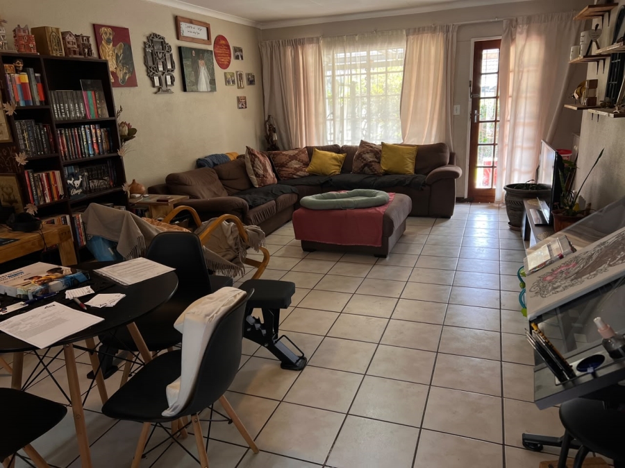 2 Bedroom Property for Sale in Albertsdal Gauteng