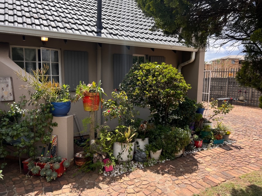 2 Bedroom Property for Sale in Albertsdal Gauteng