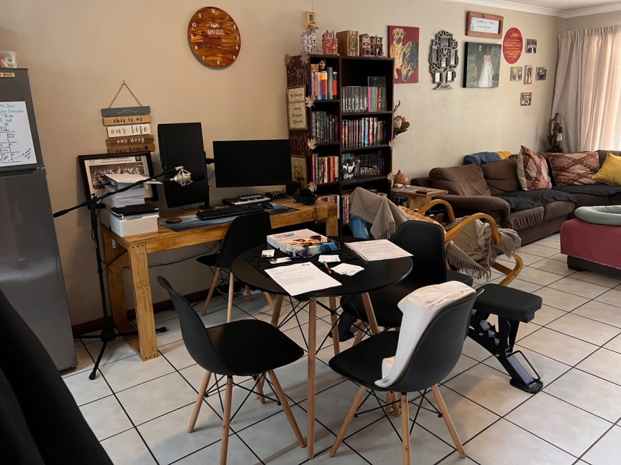2 Bedroom Property for Sale in Albertsdal Gauteng