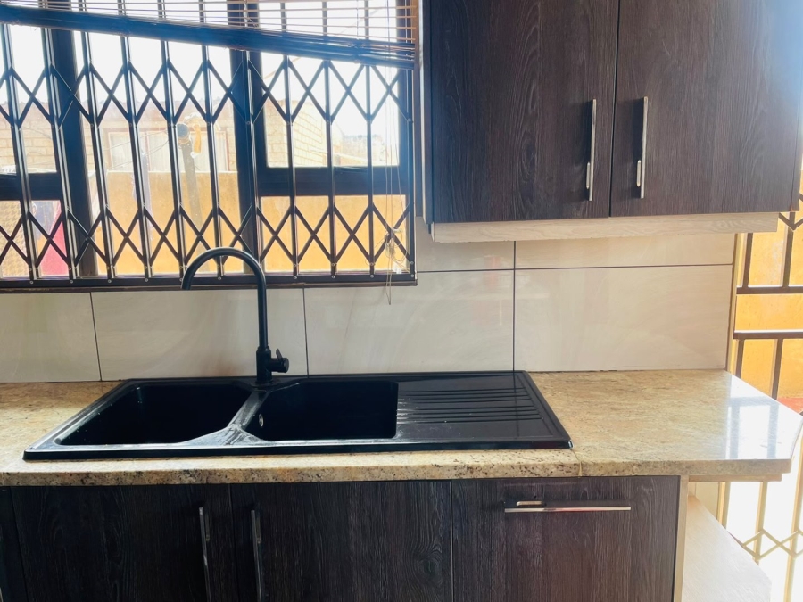 3 Bedroom Property for Sale in Lakeside Gauteng